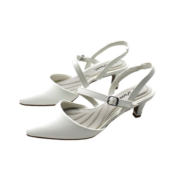 Easy Street White Pumps 7 Wide - Picture 4 of 7
